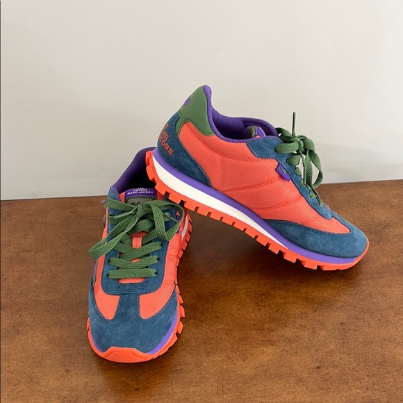 ✨新品級✨MARC JACOBS THE JOGGER 39 MARC JACOBS Womens The Teddy Jogger Suede Shearling Sneakers Grey